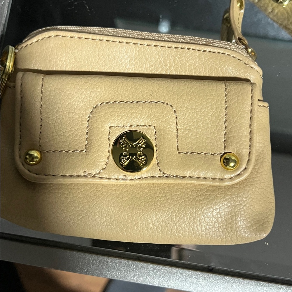 Stone Mountain Accessories Tan Shoulder Bag with Gold Accents - Picture 4 of 5